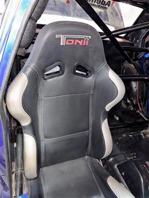2x TONI BUCKET SEATS