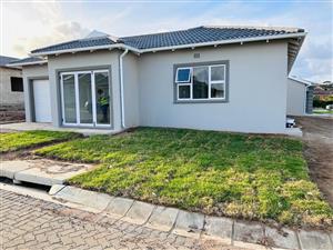 Stylish Newly Built Home in Tranquil Gonubie