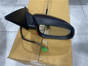 2013 VOLVO C30 ELECTRONIC AUTO-FOLD DOOR MIRROR RIGHT SIDE FOR SALE.