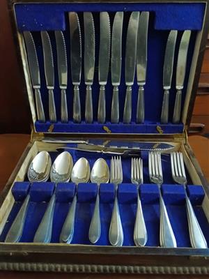 Gero Zilmeta Stainless steel cutlery set with wooden box