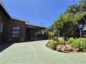 Move-In Ready Family Gem Near Carnival Mall with Ample Space & Style