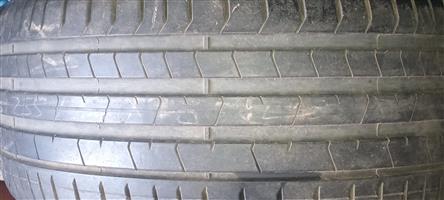 Tyre for sale 255/35.   20