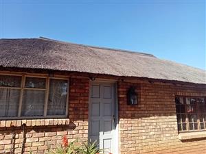Spacious 1 bedroom cottage in Derdepoortpark to rent