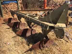 4 FURROW PLOUGH - 4 SKAAR PLOEG - AND MORE IMPLEMENTS AVAILABLE CONTACT NOW...