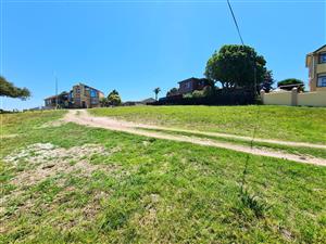 Large Vacant Stand in Aston Bay, Jeffreys Bay