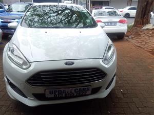 2017 FORD FIESTA 1.0 ECOBOOST AUTOMATIC WHITE COLOR  LEATHER INTERIOR REVERSE SENSORS R163,000