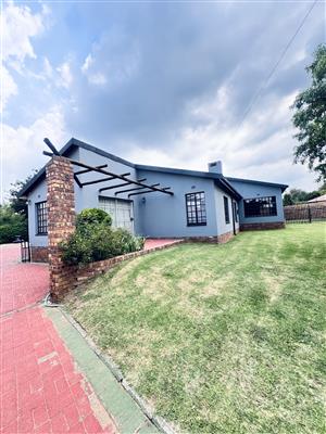 Large Ben Fleur Home with Two Garden Flats  Perfect for Family Living & Rental Income