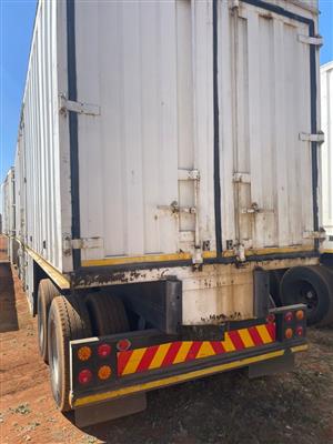 1999/2000 UTB Front/Rear Pantech Link with Well Decks 