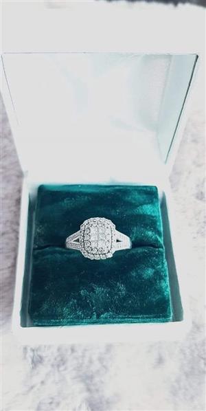 9ct White Gold Diamond ring