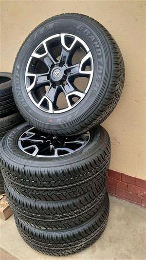TOYOTA LEGEND 50 MAG RIMS SIZE 18 AND NEW DUNLOP GRANDTREK AT SIZE 265/60R18 
