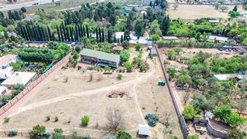 Country Living Meets Modern Comfort – Dual Homes on 10000sq/meter Farmland in Pheasant Hill Estates