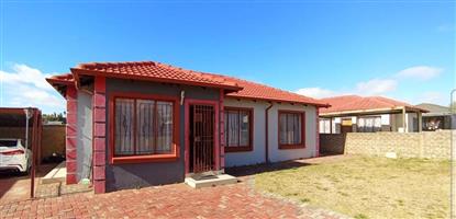 3 Bedroom Town House for Sale