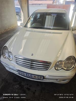  2007 MERCEDES-BENZ C180 W203    6-Speed Manual  Engin