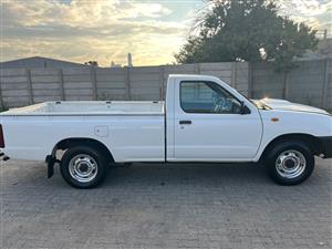 2013 Nissan Np300 hardbordy single cab 