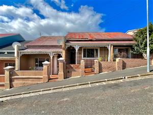 Impressive 5-Bedroom House in Walmer Estate