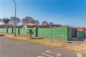 Bidding To Start From R400 000!!! Live Auction