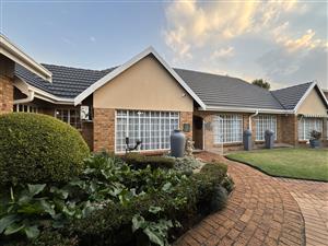 Spacious Facebrick Family Home with Office/Flatlet Potential in Sunward Park Enclosure