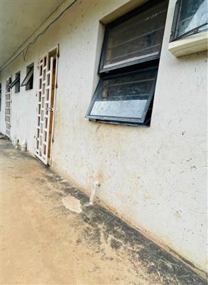 Outside bachelor unit to rent in bezvalley