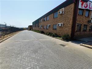 1033 m² warehouse to rent in Samrand. Move in ready for only R 75m²!