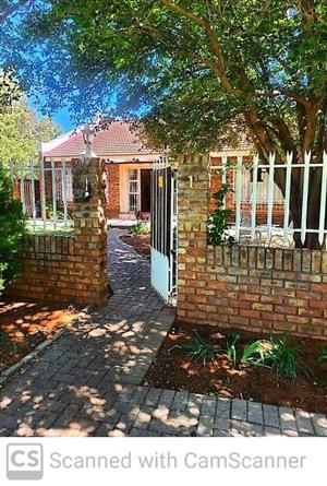 Townhouse For Sale in Camelot