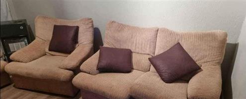 Grafton everest lounge set 4 piece with pillows, good condition