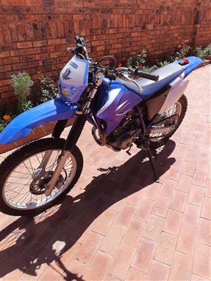 Yamaha TTR 230 off road.