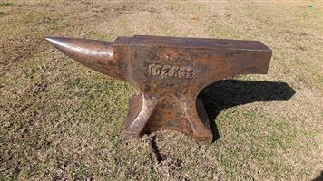 102kg Brooks anvil / aambeeld in good condition.