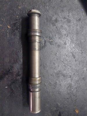 Ktm front wheel axle with spacers