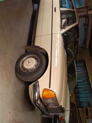 1982 Mercedes Benz W123 in excellent original condition for sale in Witbank.