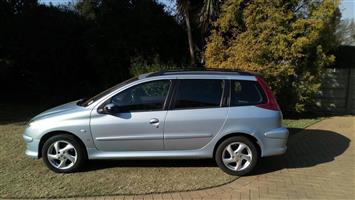2005 peugeot station wagon in super condition - spare keys and booklet available