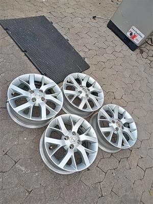 Set of 15 inch Nissan Almeria original mags for sell