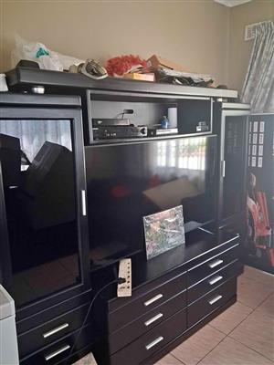  Good quality 4-PIECE wall unit with 12 draws