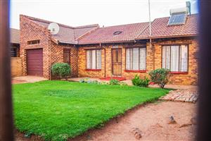 Charming Family House in Lakeside 