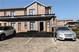 Townhouse For Sale in Albertsdal