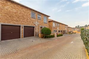 Townhouse Rental Monthly in Wilgeheuwel