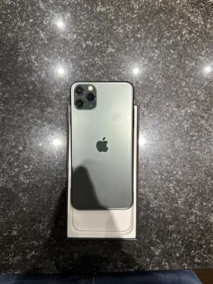 iPhone 11 Pro Max 256GB + Accessories