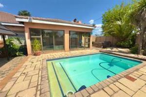 Quiet Retreat: 3 beds, pool, Perfect Homee