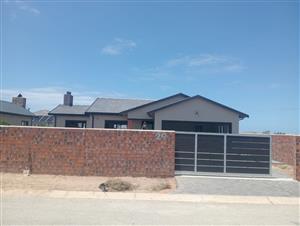 YOUR NEW FAMILY HOME AWAITS IN FOUNTAINS ESTATE, JEFFREYS BAY