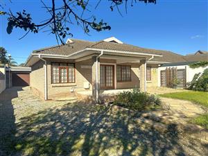 Townhouse For Sale in Heather Park