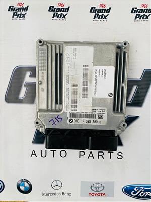 BMW E90 320i ENGINE CONTROL UNIT COMPUTER BOX 0261201160 DME7565300