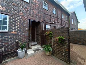 Townhouse For Sale in Brackenhurst