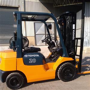 2006 TOYOTA 2T FORKLIFT, RUNS ON BOTH PETROL AND GAS, SIDE SHIFT