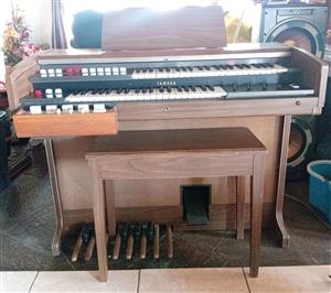 Yamaha B6b Wooden Organ with chair