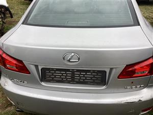 Lexus IS 250 boot li