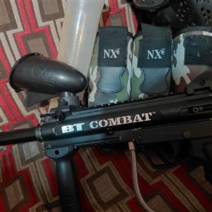 BT COMBAT PAINTBALL GUN WITH EXTRAS