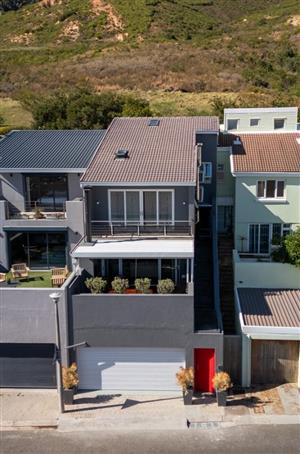 Townhouse For Sale in Vredehoek