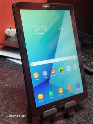 Samsung SM-P585(LTE/Wi-Fi) Phone Table 16gb Ram  Bluetooth  Opn to all Network 10.1 inch