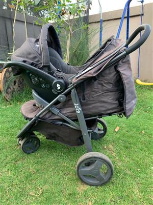 Pram including carseat and feeding chair