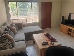 Delightful upstairs 2-bedroom, 1-bathroom unit