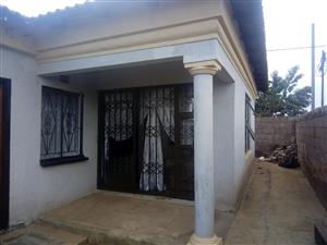 House For Sale in Moleleki